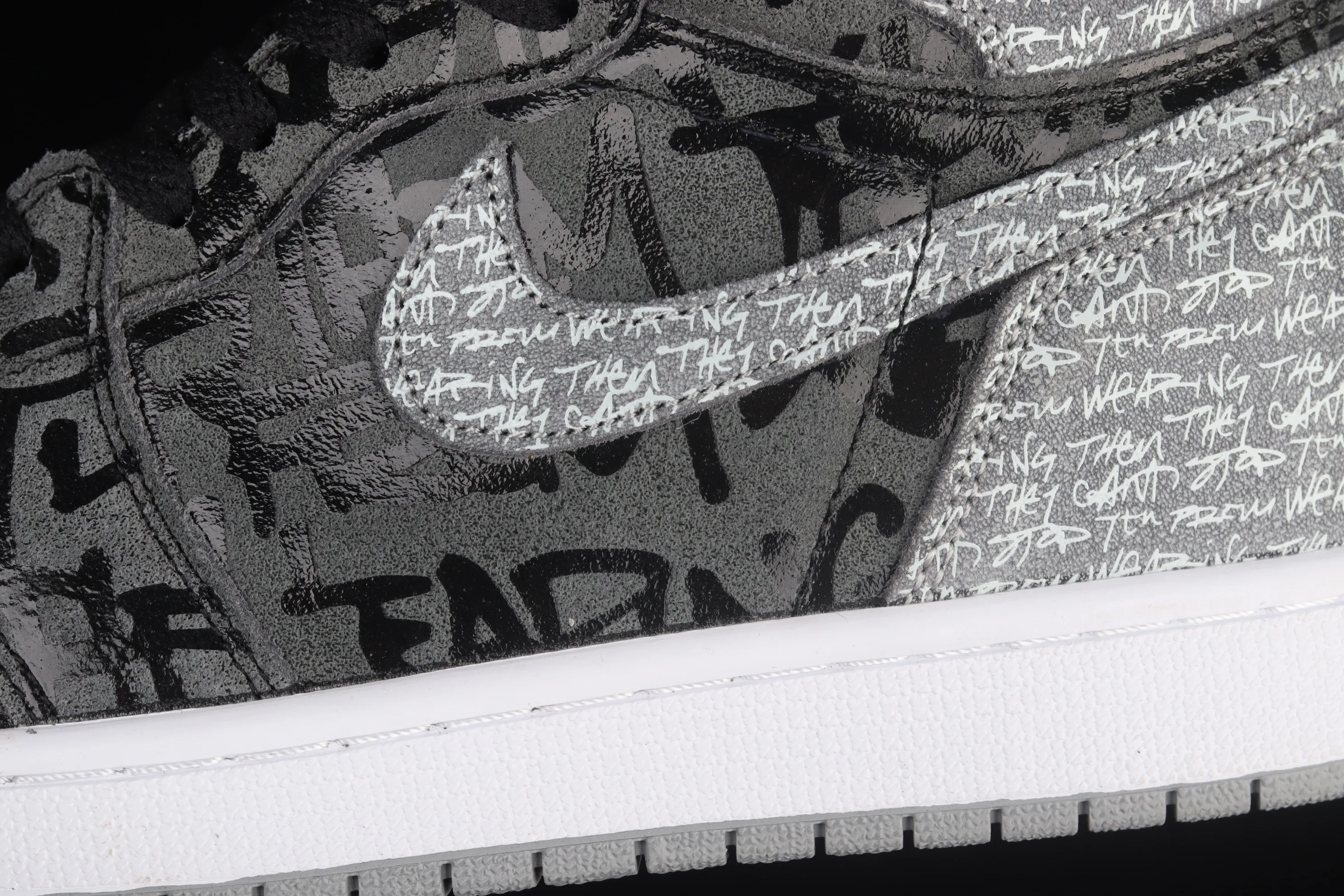 All categories Air Jordan Jordan series basketball shoes Air Jordan 1 High Air Jordan 1 High OG "Rebellionaire" AJ1 Joe 1 black and gray banned "Rebelionaire" high-top basketball shoes 555088-036